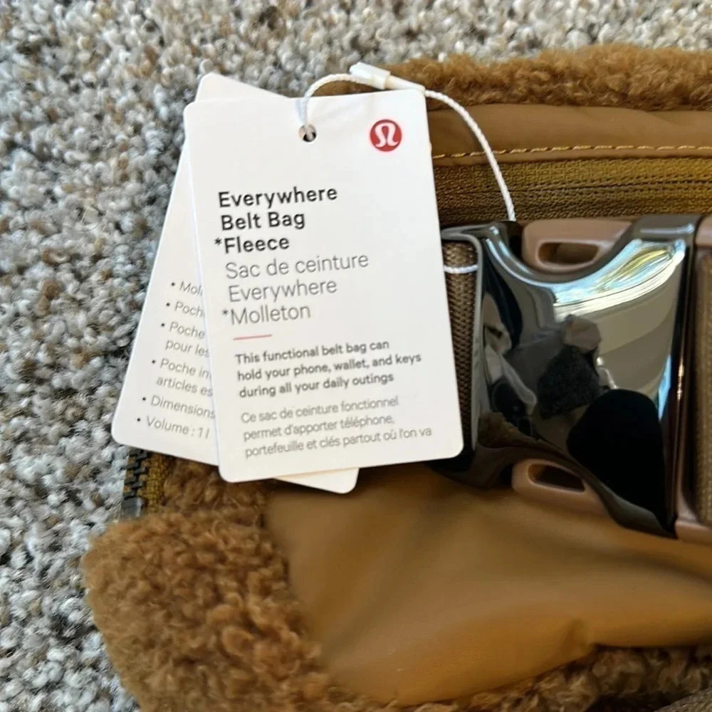 Lululemon Everywhere Belt Bag Fleece, NWT - Picture 3 of 4